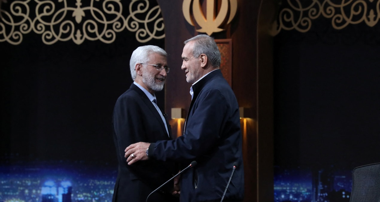 İran’da cumhurbaşkanı adayları sarılarak tartışmayı sonlandırdı