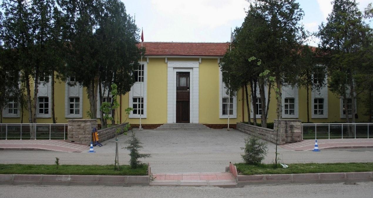 Kapıdan kovdular, bacadan girdiler! CHP’li belediyeden çıkan devlette kadro buldu