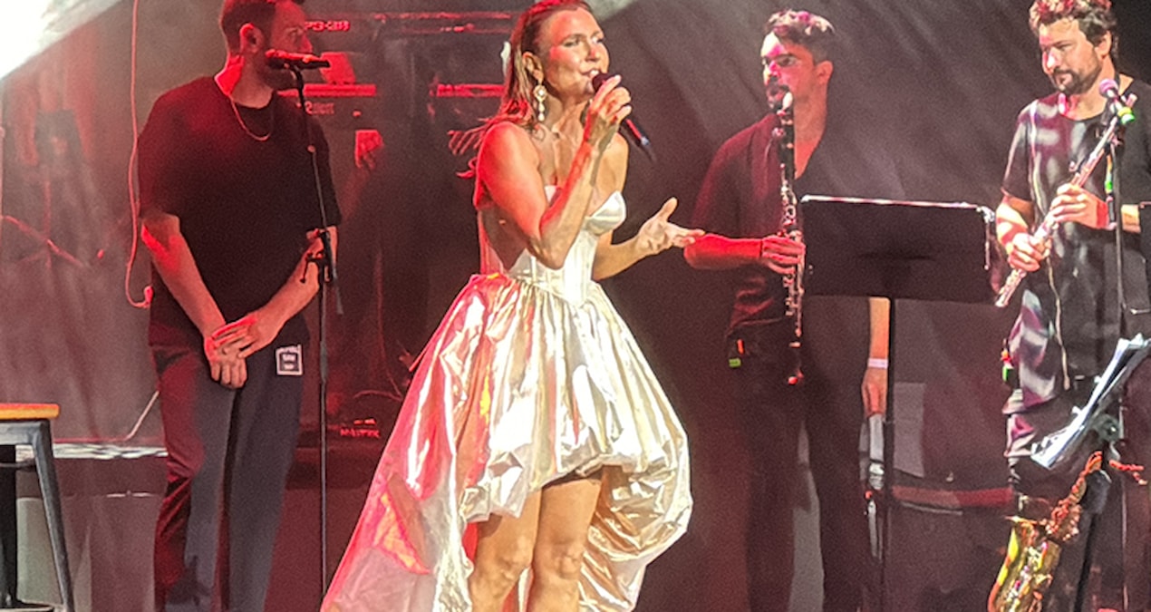 Şevval Sam 30’uncu sanat yılını kutladı