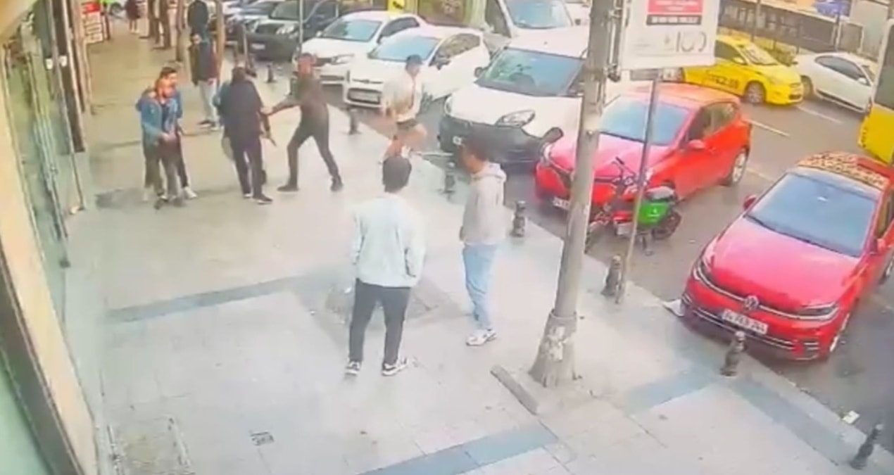 Beyoğlu karıştı: Polis ekiplerine silah çekti