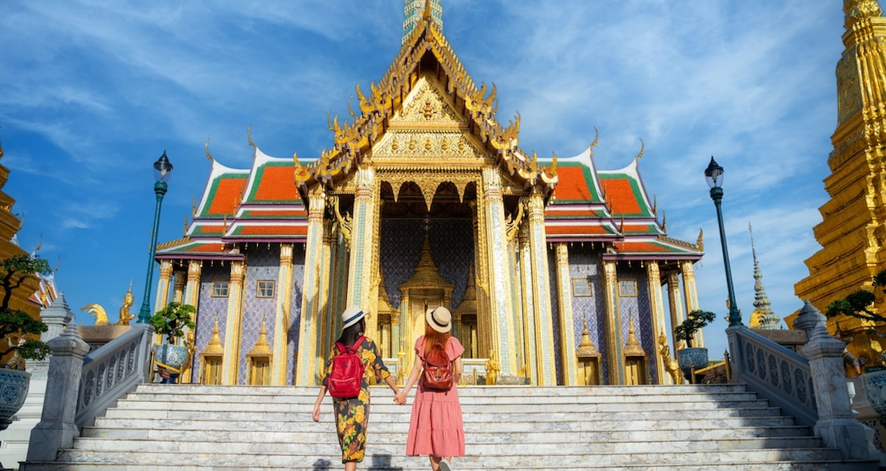 Binlerce turist bu saraya akın ediyor! Dış cephesi bile altın kaplama…