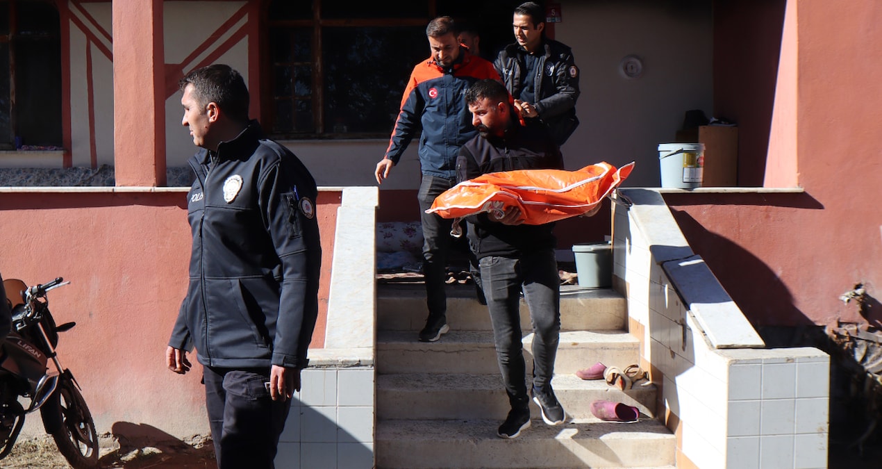 Evde tek bırakmışlar! 2 yaşındaki çocuk yangında öldü