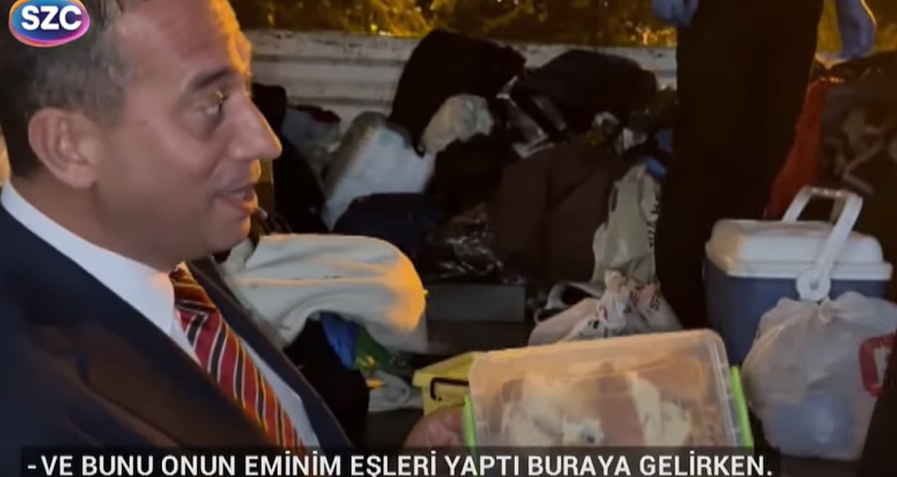 Grevdeki işçilerin eşlerinin yaptığı ekmeklere polis el koydu