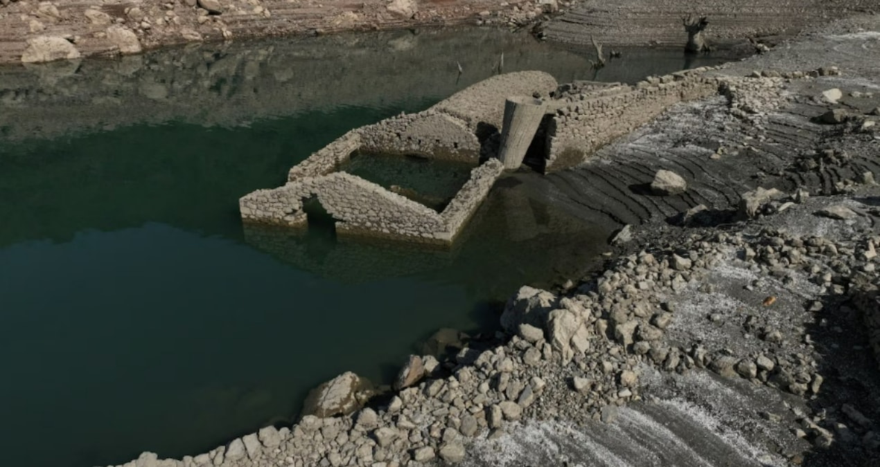 İspanya’yı sel götürürken, komşuya bir damla yağmur düşmüyor