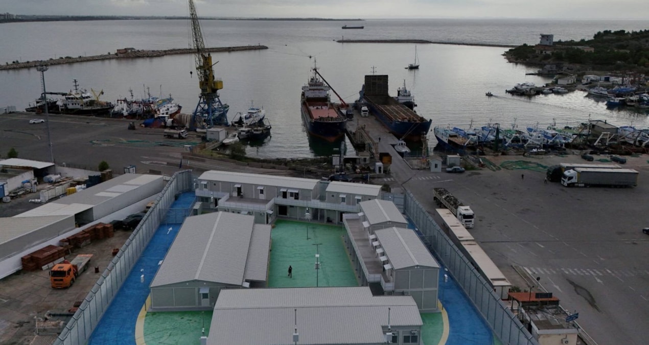 İtalya, kaçak göçmenleri Arnavutluk’a göndermeye başladı