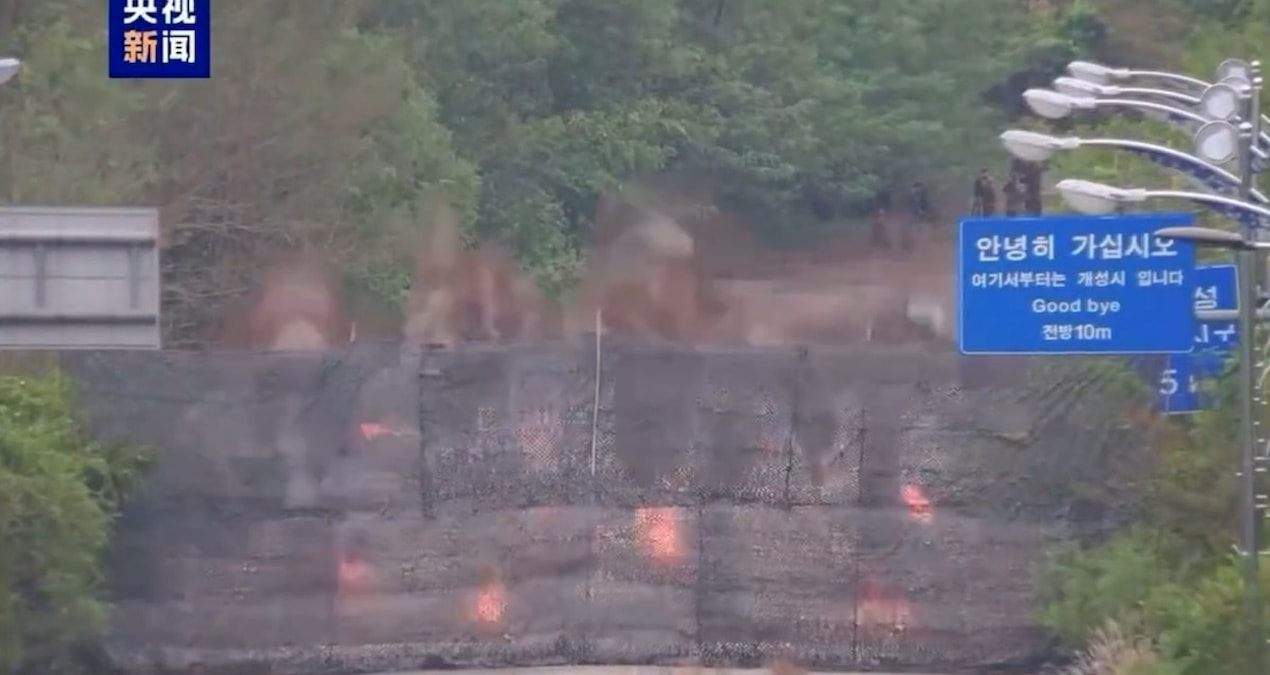 Kuzey Kore dediğini yaptı: Yollar ve raylar havaya uçtu, çatışma çıktı