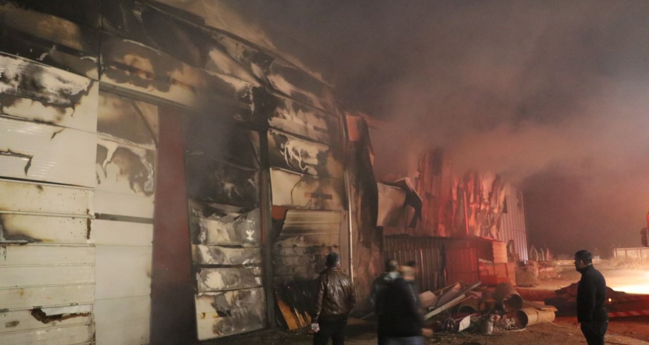 Mobilya fabrikasında yangın çıktı