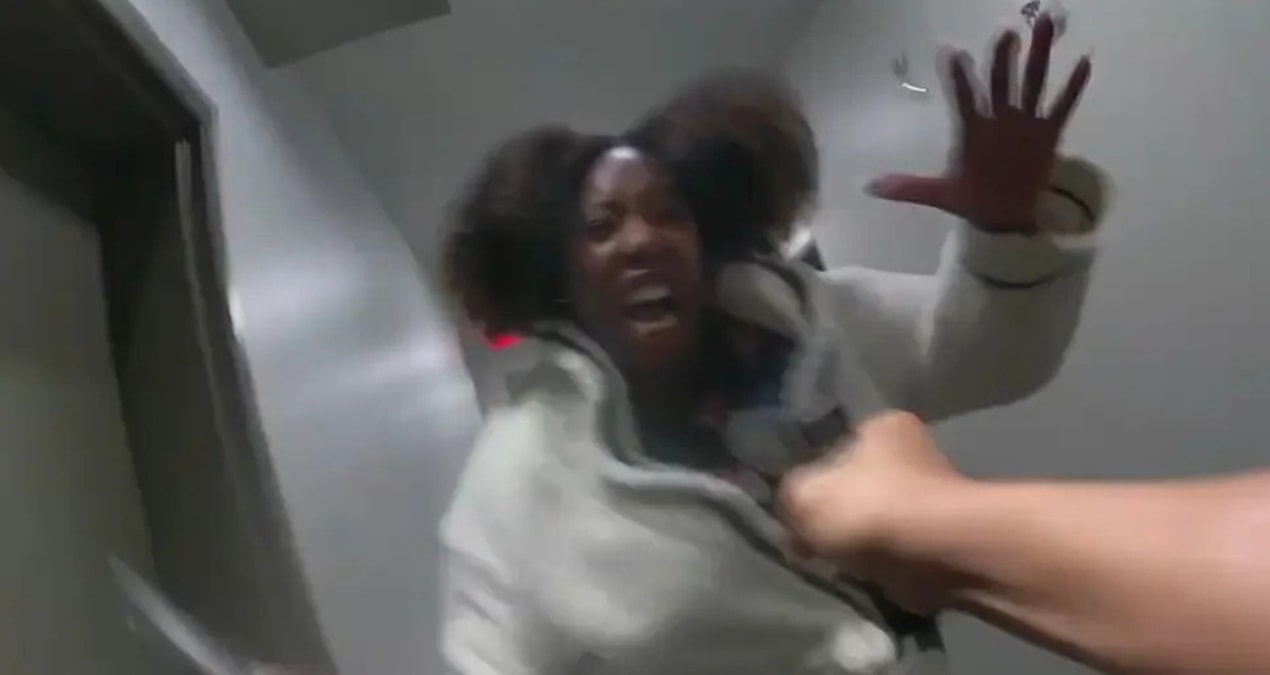 Polis, kendisine bıçakla saldıran kadını öldürdü