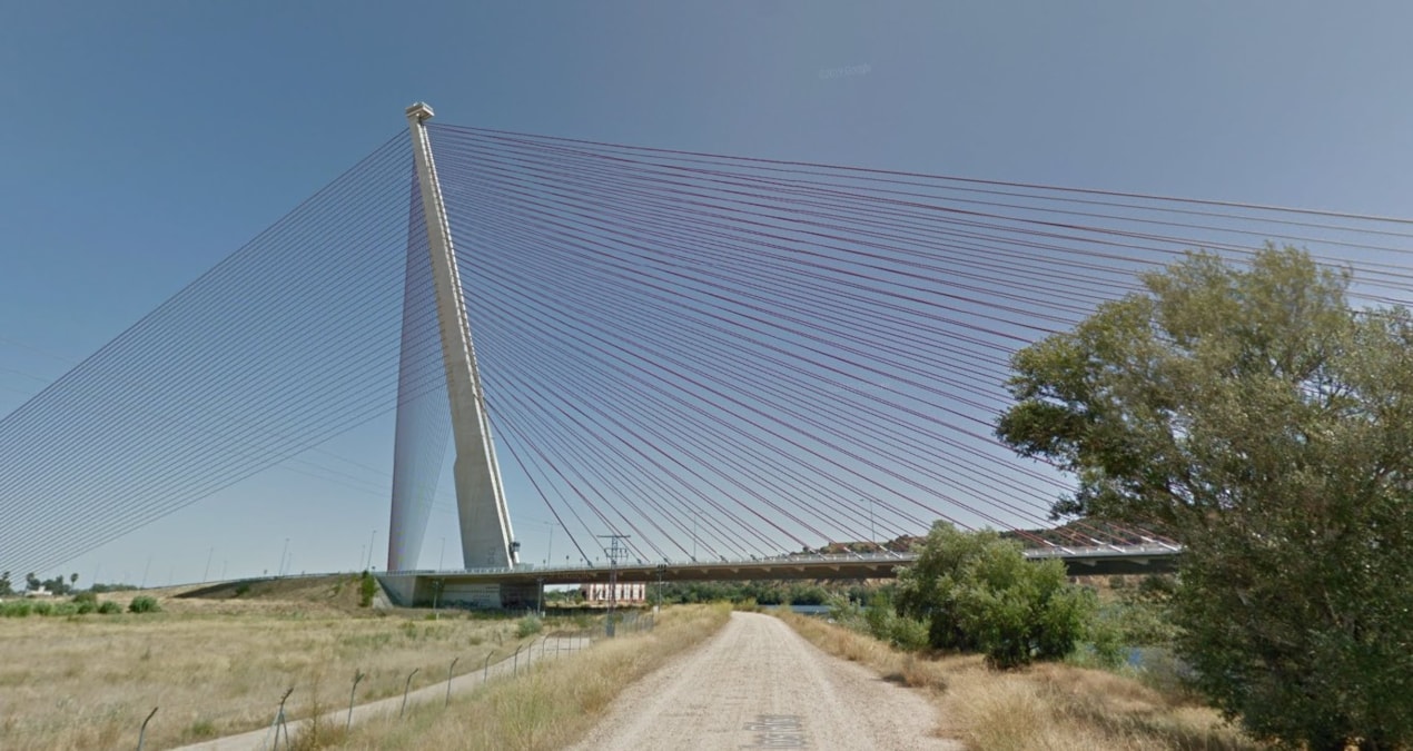 Sosyal medya fenomeni köprüye tırmanmaya çalışırken öldü