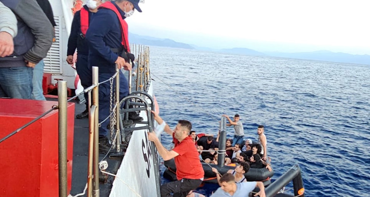 Yunanistan göçmenleri ölüme terk etti: 42 kişi kurtarıldı