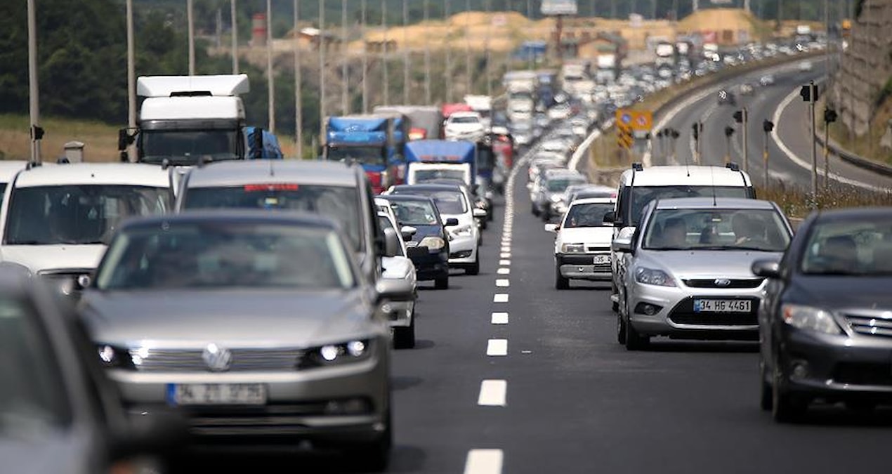 15 yaşından büyük arabası olan herkesi ilgilendiriyor! Bakanlığa çağrı yapıldı