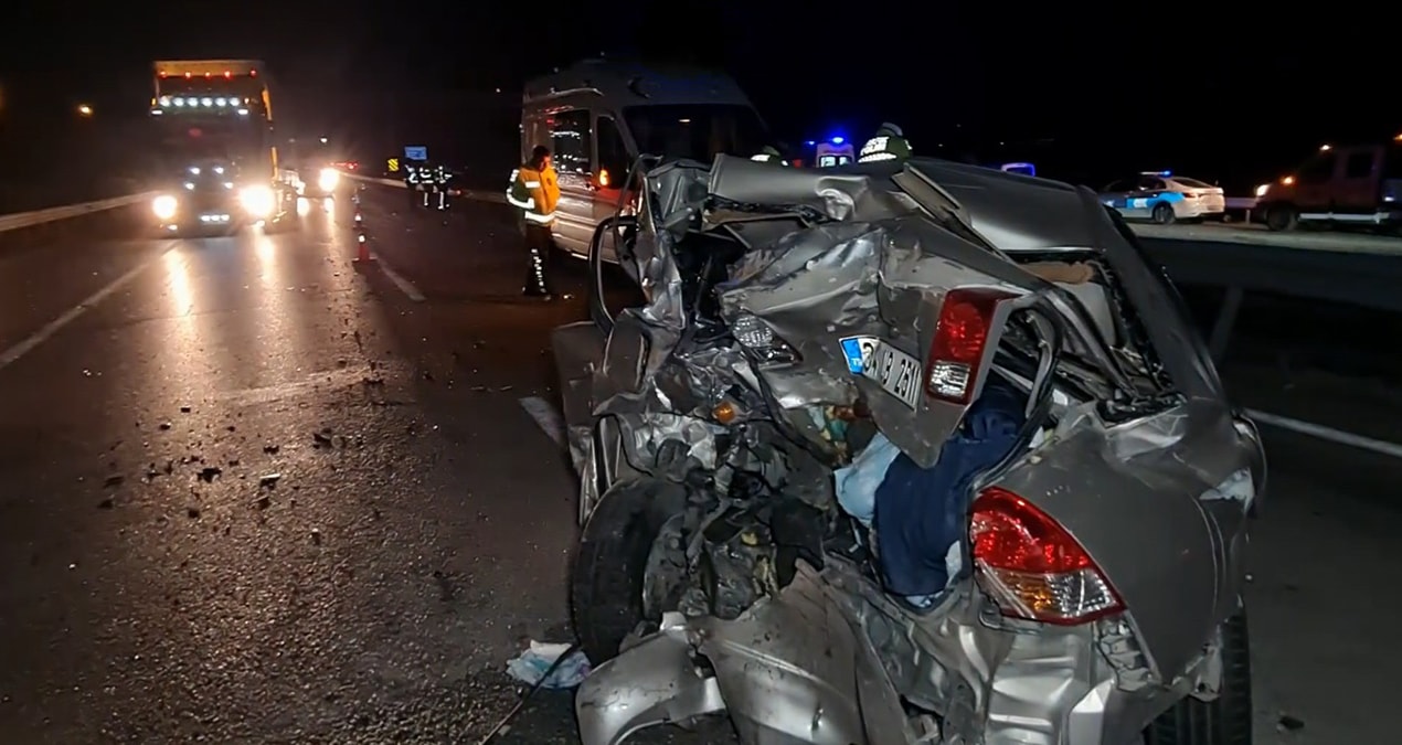 Ambulans ve 2 araç çarpıştı: 1 ölü, 5 yaralı