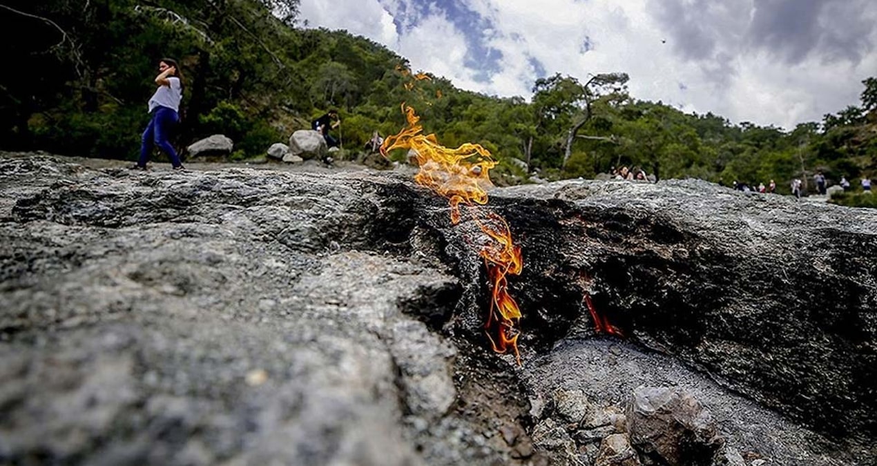 Antalya’nın gizemi: Yanartaş’ın sönmeyen ateşi yüz yılların sırrını saklıyor
