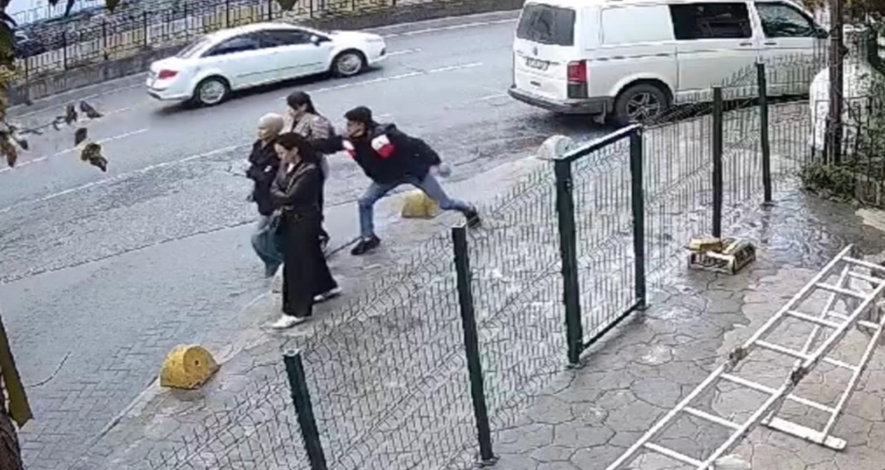 Beyoğlu’nda yabancı uyruklu kadına kapkaç