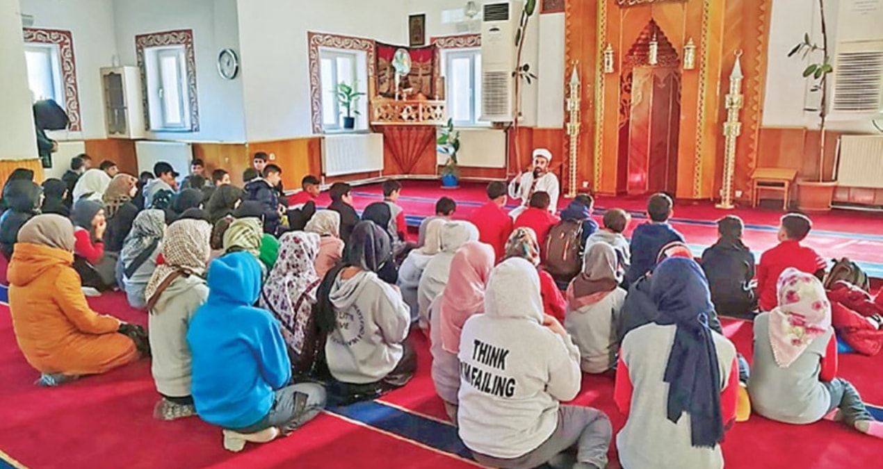 Bu yıl camide ders vermeyi icat ettiler