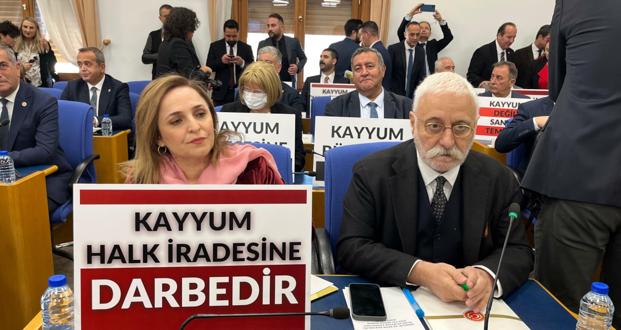 Bütçe görüşmeleri kayyum protestosuyla başladı