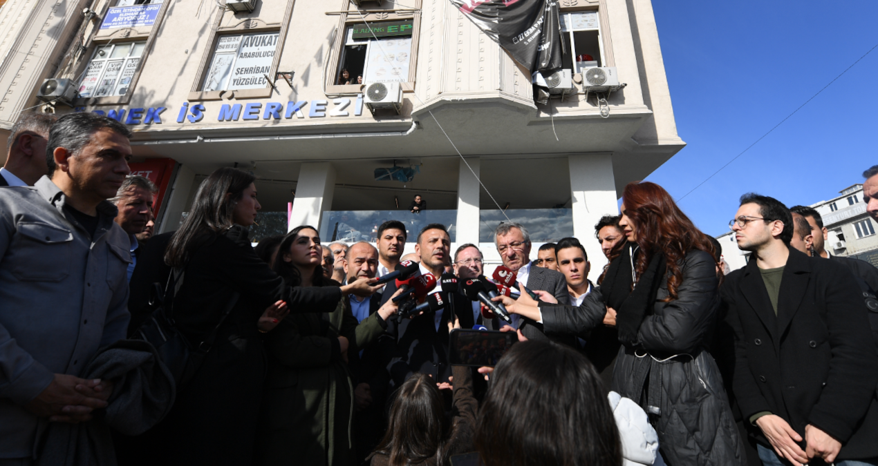 CHP’den Esenyurt’ta ‘Demokrasi Nöbeti’