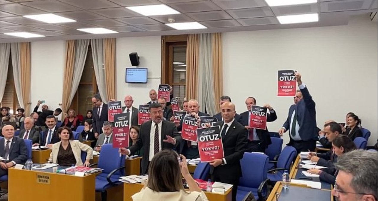 CHP’li vekillerden asgari ücret protestosu