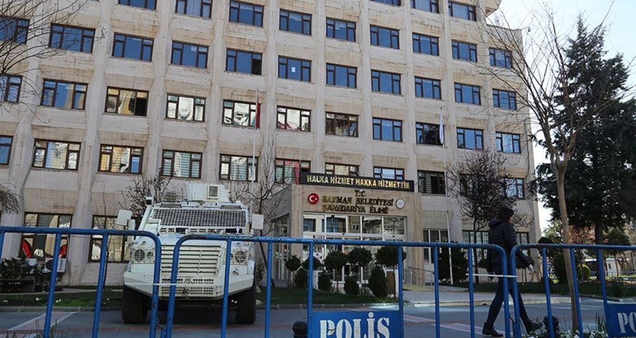 Dilinin altında ne var? Yandaş yazarın iddiası: Her sabah kayyum haberiyle uyanabiliriz