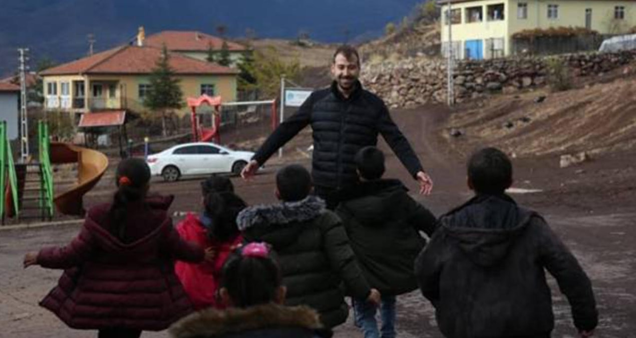 Fedakar öğretmen her gün 100 Kilometre yol gidiyor