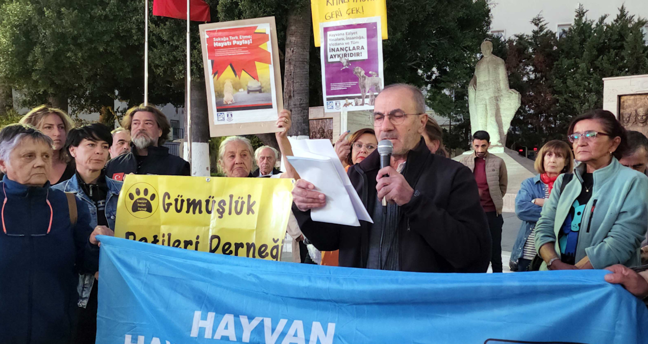 Hayvanseverlerden ‘kanlı yasa’ eylemi