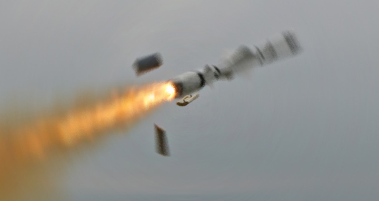 İsrail’de alarm: Roket havalimanı yanına düştü