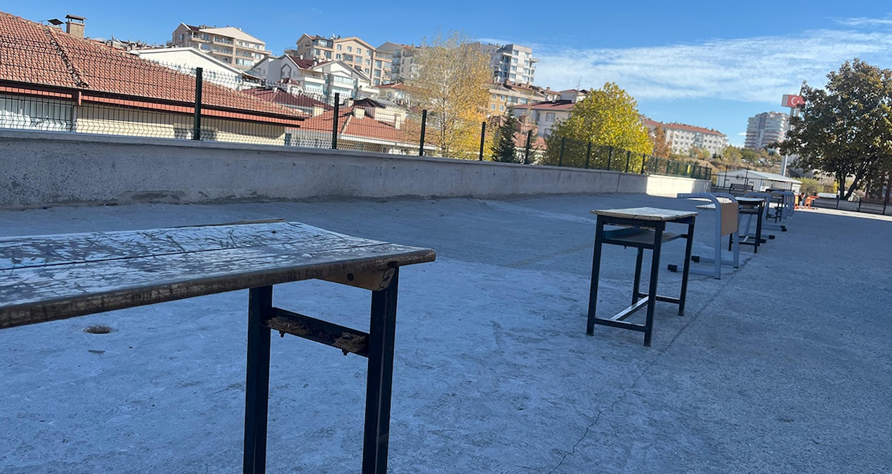 İstinat duvarının kaydığı okula ‘sıra’ ile önlem aldılar!