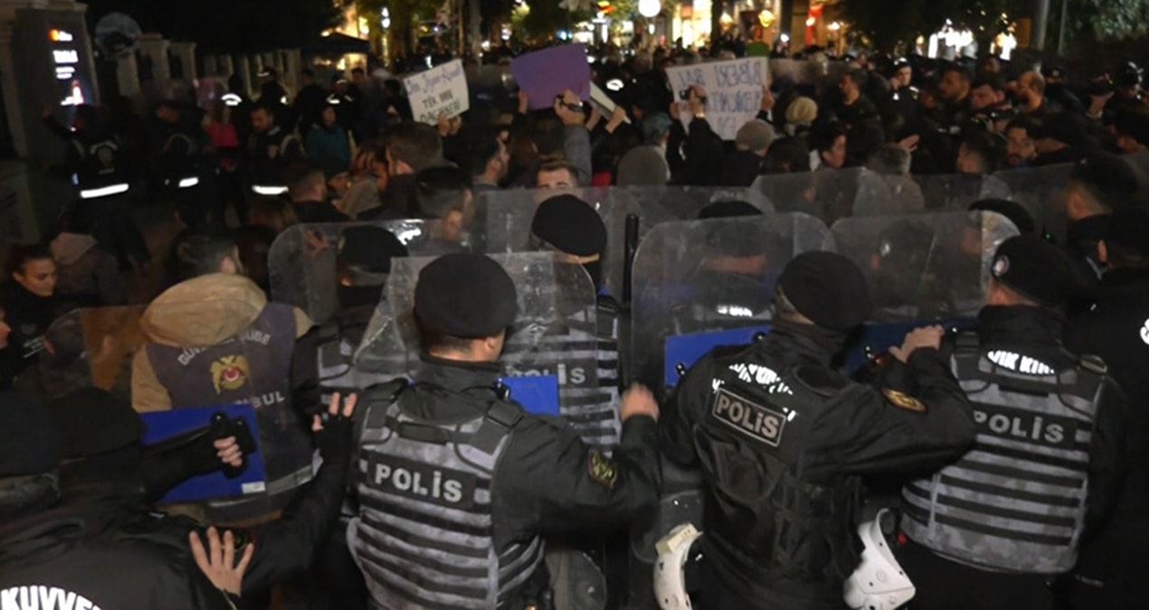 Kadıköy’deki kayyum protestosuna polis müdahalesi