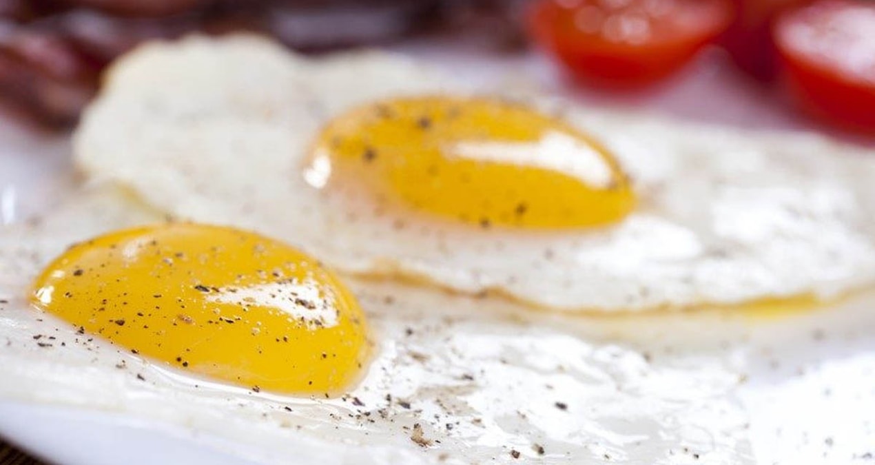 Meğer yumurtayı bu yağla pişirmek gerekiyormuş! Herkes zeytinyağı sanıyor, ama değil…