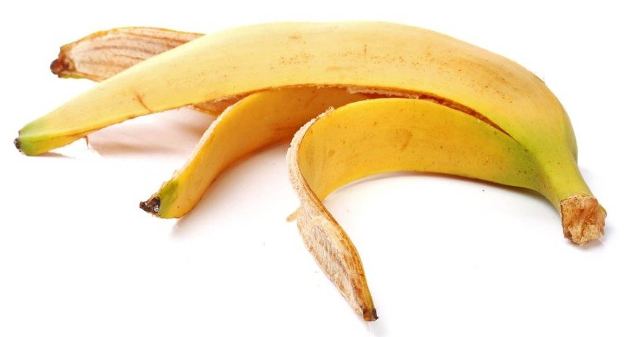 Muz kabuğunu çöpe atmayın! Kaynatıp içtiğinizde meğer bu işe yarıyormuş