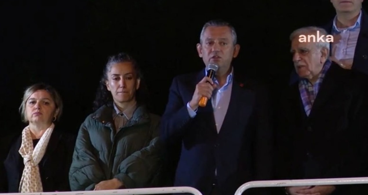 Özgür Özel’den, Dervişoğlu’na ‘otobüs’ yanıtı