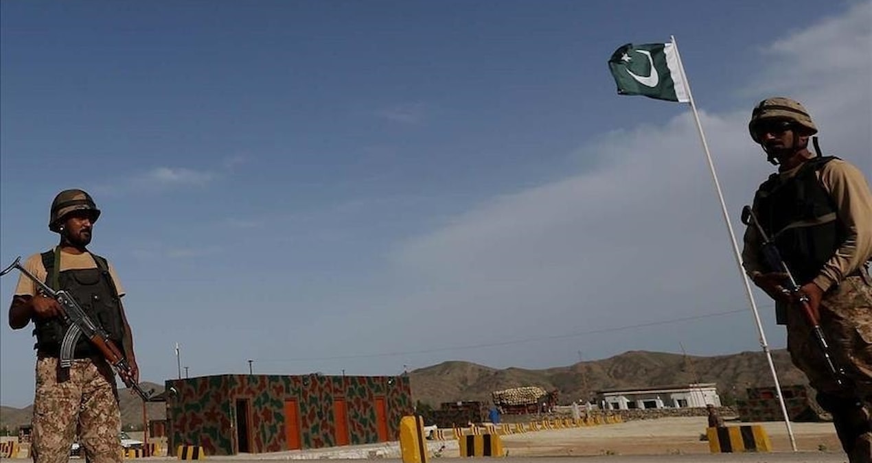 Pakistan’da okula bombalı saldırı