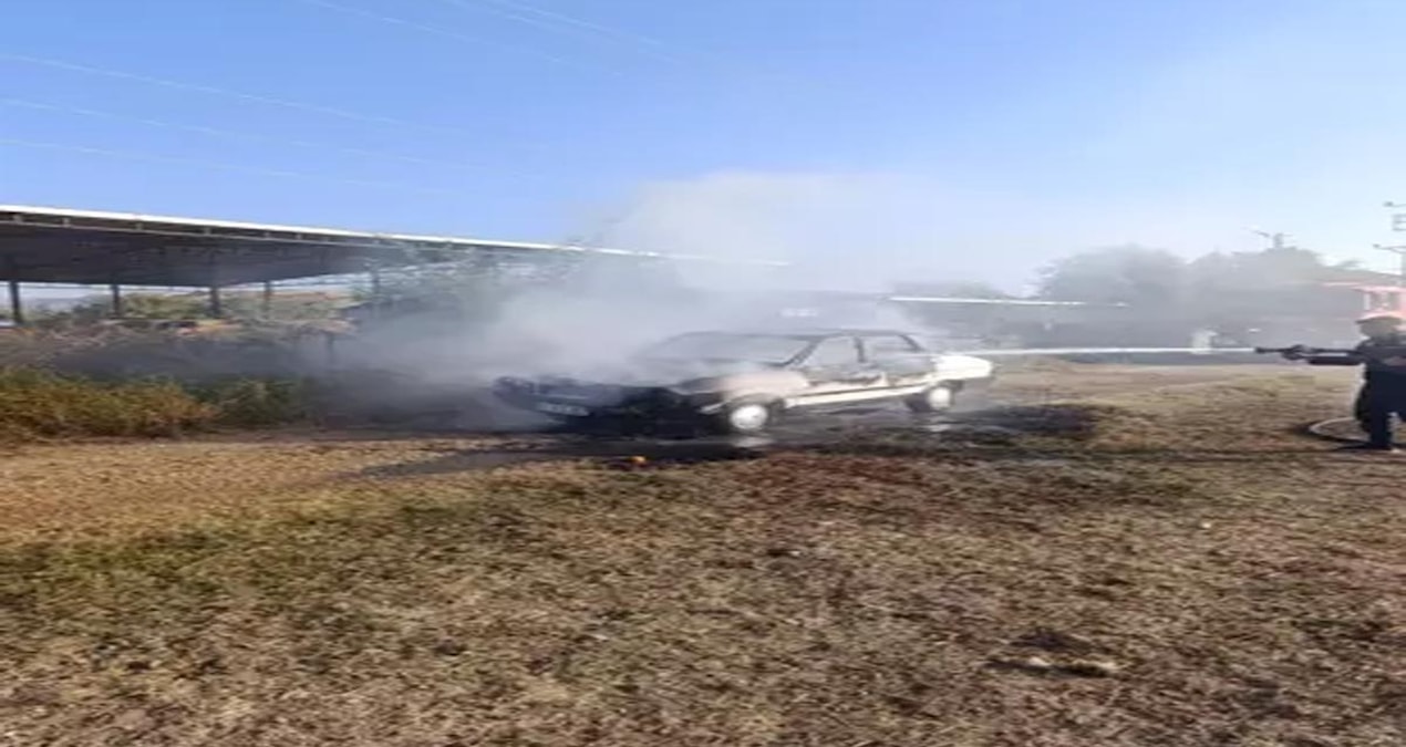 Park halindeki araç alev aldı