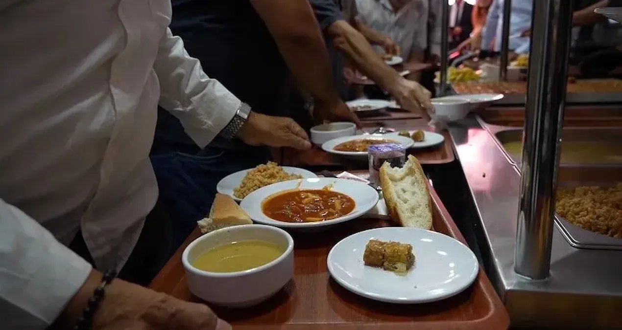 Şehrin ilk kent lokantası açıldı: 4 çeşit yemek 50 TL