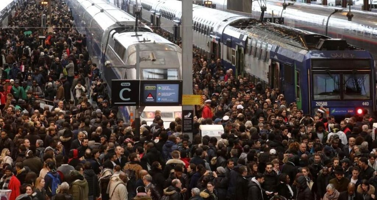 SNCF’nin tren yolu işçileri, süresiz greve gitti