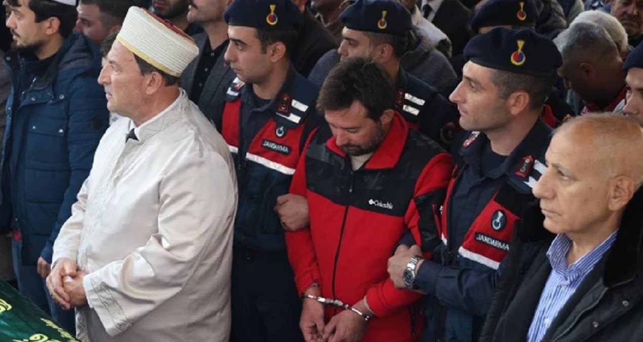 Televizyonda babayı kelepçeli gören bakandan telefon