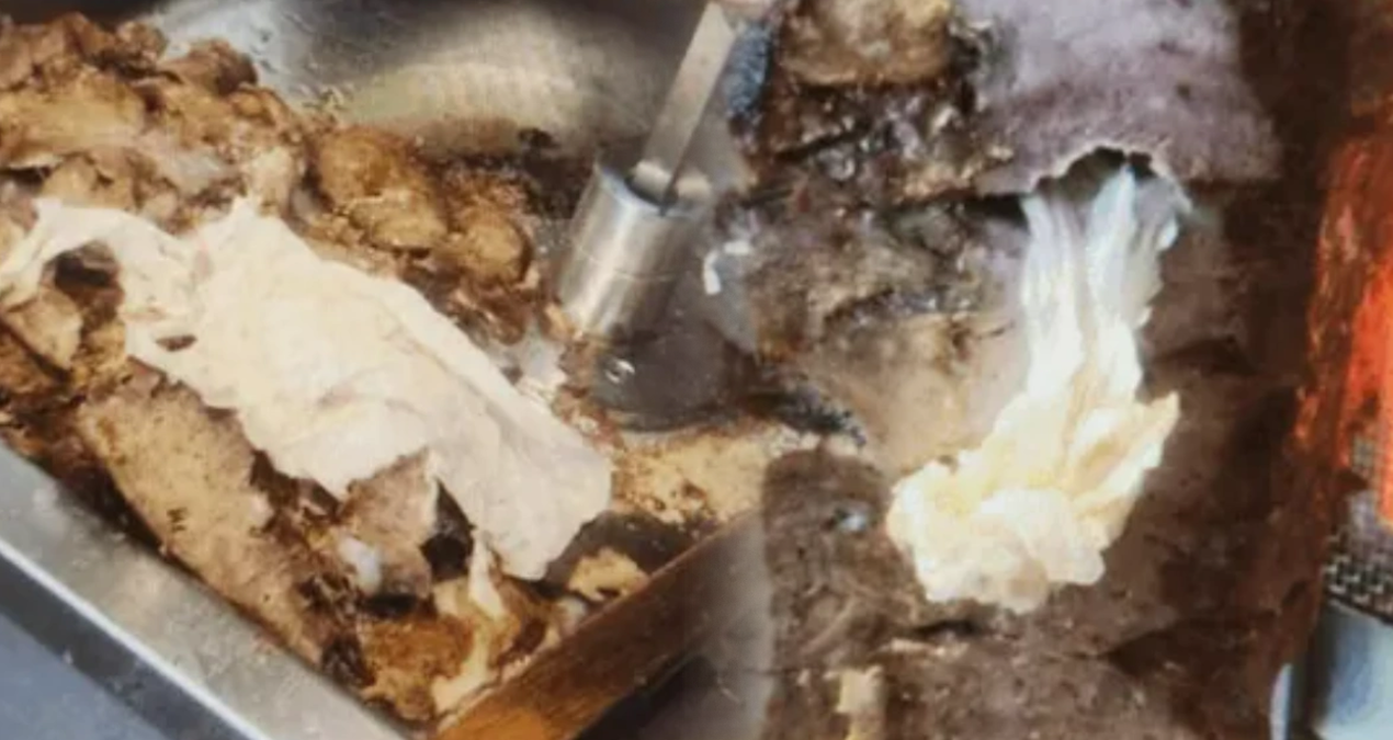 Türkiye’nin dev dönercisinde skandal: Dönerin içinden peçete ve kemik parçaları çıktı