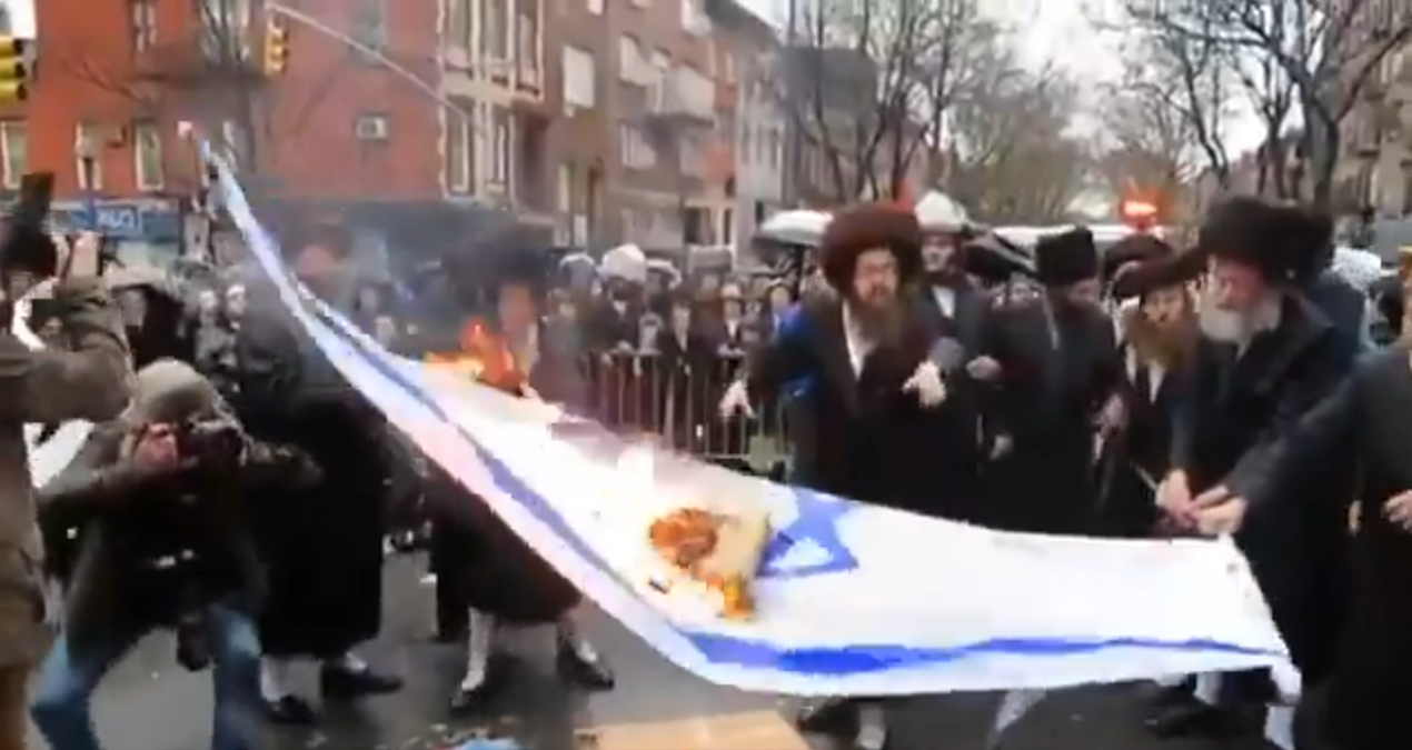 Yahudiler, New York’ta İsrail bayrağı yaktı