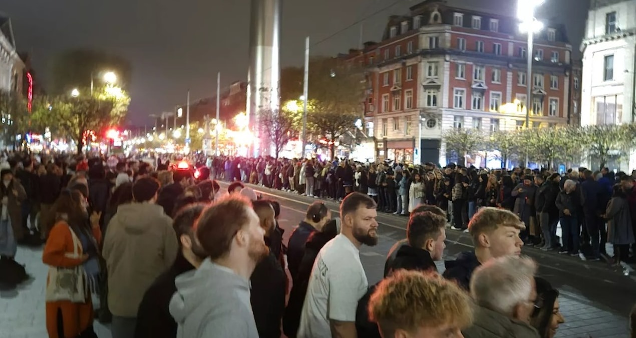 Yapay zeka binlerce kişiyi kandırdı… Olmayan geçit törenine katıldılar