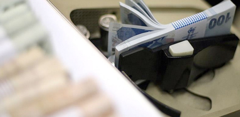 Geçen yıl asgari ücreti bilen Özgür Erdursun 2025 asgari ücret tahmini açıkladı